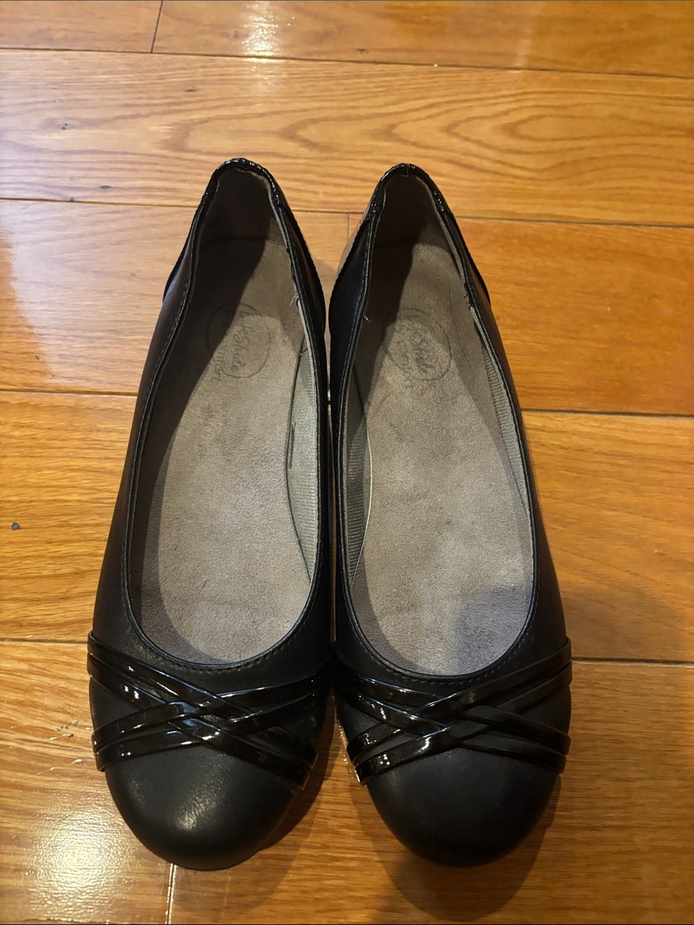 Life Stride Black Women's Ballet Flats with Crisscross Accent